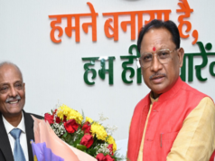 मुख्यमंत्री से एमिटी विश्वविद्यालय के कुलाधिपति डॉ. सेल्वामूर्ति ने की सौजन्य मुलाकात