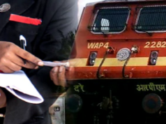 ट्रेन का टिकट लेने के बाद यात्रियों को एक गलती पड़ी भारी, 81 हजार रुपये देना पड़ा जुर्माना, आप इससे बचें