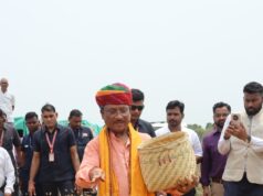 मुख्यमंत्री विष्णु देव साय ने गृह ग्राम बगिया में की धान की बुवाई, की किसानों के अच्छे फसल की कामना