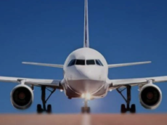 एयरपोर्ट पर अटकी रही फ्लाइट, आरोप- बिना एसी परेशान होते रहे तमाम मुसाफिर