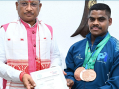 मुख्यमंत्री साय से एशियन मेन्स इक्विप्ड पावरलिफ्टिंग चैंपियनशिप के पदक विजेता खिलाड़ी जे. भागवत राव ने की सौजन्य मुलाकात