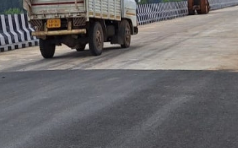 छिंदई नदी में बना उच्च स्तरीय पुल, ग्रामीणों के लिए आवागमन का रास्ता गया खुल