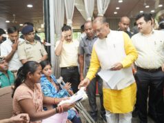 मुख्यमंत्री श्री विष्णुदेव साय के हाथों जनदर्शन कार्यक्रम में दिव्यांगों को मिली बैटरी चलित ट्राई साइकिल