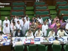 खाद संकट पर फूटा विपक्ष का गुस्सा: मंत्री के जवाब से असंतुष्ट विधायक गर्भगृह में धरने पर बैठे