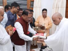 मुख्यमंत्री श्री विष्णु देव साय गुरु पूर्णिमा के अवसर पर रायगढ़ जिले के ग्राम बनोरा स्थित अघोर गुरुपीठ में गुरु दर्शन के लिए पहुंचे