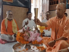 सावन के पहले दिन सीएम योगी ने गोरखनाथ मंदिर में किया रुद्राभिषेक