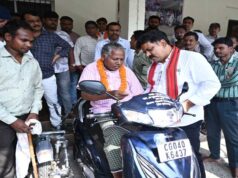रायपुर : उप मुख्यमंत्री विजय शर्मा ने दिव्यांग युवक को दिया आगे बढ़ने का सहारा, अमर मरकाम को तत्काल मिली स्कूटी