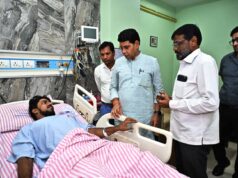 मंत्री टंक राम वर्मा ने अस्पताल पहुँचकर मरीज का जाना हालचाल….