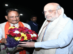 केंद्रीय गृह मंत्री श्री अमित शाह का मुख्यमंत्री श्री विष्णुदेव साय ने स्वामी विवेकानंद विमानतल पर किया आत्मीय स्वागत