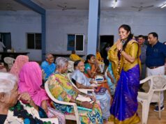 मंत्री श्रीमती लक्ष्मी राजवाड़े ने बुजुर्गों संग मनाई दीवाली: ममता और स्नेह के दीपों से झिलमिलाया वृद्धाश्रम, बुजुर्गों के चेहरों पर लौटी मुस्कान…..