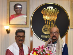 राज्यपाल रमेन डेका से छत्तीसगढ़ विधानसभा के नेता प्रतिपक्ष डॉ. महंत ने सौजन्य भेंट की….