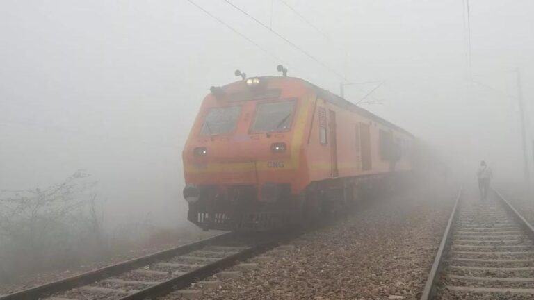 कोहरे में अब ट्रेनें नहीं होंगी लेट, इटारसी में 101 ट्रेनों में फॉग सेफ डिवाइस और कवच सिस्टम लागू