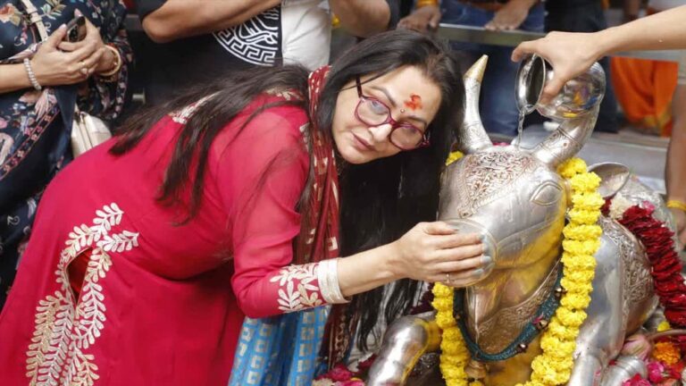 जया प्रदा महाकाल मंदिर में पहुंचीं, धर्मेंद्र की लंबी उम्र और अच्छी सेहत की मांगी कामना