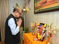 राज्यपाल रमेन डेका ने राष्ट्रपिता महात्मा गांधी को दी श्रद्धांजलि…..