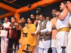 मुख्यमंत्री विष्णुदेव साय ने भगवान राजीव लोचन एवं कुलेश्वरनाथ महादेव मंदिर में की पूजा अर्चना : महानदी महाआरती में हुए शामिल, छत्तीसगढ़ की समृद्धि की प्रार्थना की