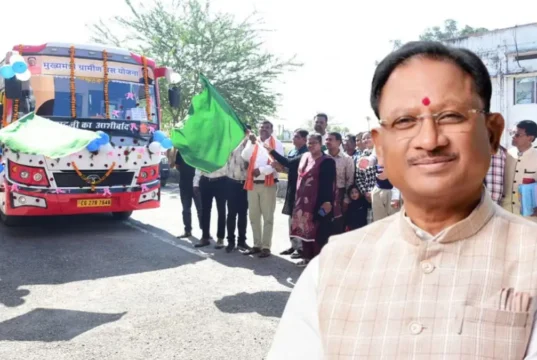 मुख्यमंत्री विष्णुदेव साय के नेतृत्व में शासन के द्वारा 10 बसें संचालित: सुकमा के सुदूर अंचलों में आवागमन हुआ आसान, जनप्रतिनिधियों ने मुख्यमंत्री ग्रामीण बस सेवा को हरी झंडी दिखाकर किया रवाना…..