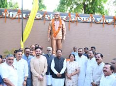 मुख्यमंत्री विष्णु देव साय ने अम्बिकापुर में भटगांव विधानसभा के पूर्व विधायक पंडित रविशंकर त्रिपाठी की प्रतिमा का किया अनावरण….