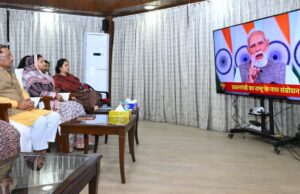 मुख्यमंत्री विष्णुदेव साय ने आज राजधानी रायपुर स्थित मुख्यमंत्री निवास में प्रधानमंत्री नरेंद्र मोदी के नारी शक्ति वंदन अधिनियम के सम्बन्ध में राष्ट्र के नाम प्रसारित संबोधन का श्रवण किया……