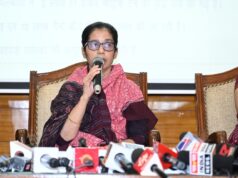 प्रमुख सचिव, कृषि विभाग, श्रीमती शहला निगार एवं संचालक खाद्य एवं आपूर्ति,डॉ फरिहा आलम सिद्दीकी तथा Oil Companies के अधिकारी आज स्थानीय सर्किट हाउस में पत्रकार वार्ता को सम्बोधित करते हुए…..