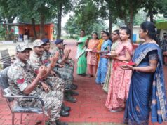 जिनसे कभी संघर्ष था, उन्हीं की कलाई पर बांधी राखी, चौगेल पुनर्वास केंद्र में आत्मसमर्पित माओवादियों ने डी आर जी जवानों को बांधी राखी, कहा—अब बंदूक नहीं, हुनर से संवारेंगे भविष्य….