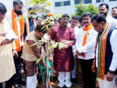 सेवा संकल्प अभियान : उप मुख्यमंत्री विजय शर्मा ने महारानी अस्पताल जगदलपुर में किया रक्तदान….
