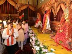 देवी पंडाल बने जनसमस्या निवारण के केंद्र, उप मुख्यमंत्री विजय शर्मा ने मां दुर्गा के चरणों में बैठकर सुनीं ग्रामीणों की समस्याएं…..
