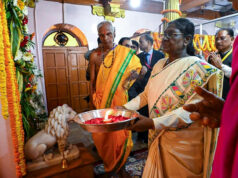 राष्ट्रपति द्रौपदी मुर्मु ने माँ दंतेश्वरी की पूजा-अर्चना कर देशवासियों की सुख-समृद्धि और खुशहाली की कामना की….